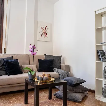 Cozy Roman With Parking Apartment